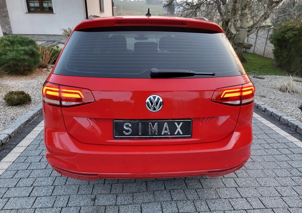 Volkswagen Passat cena 56600 przebieg: 151000, rok produkcji 2018 z Jordanów małe 326
